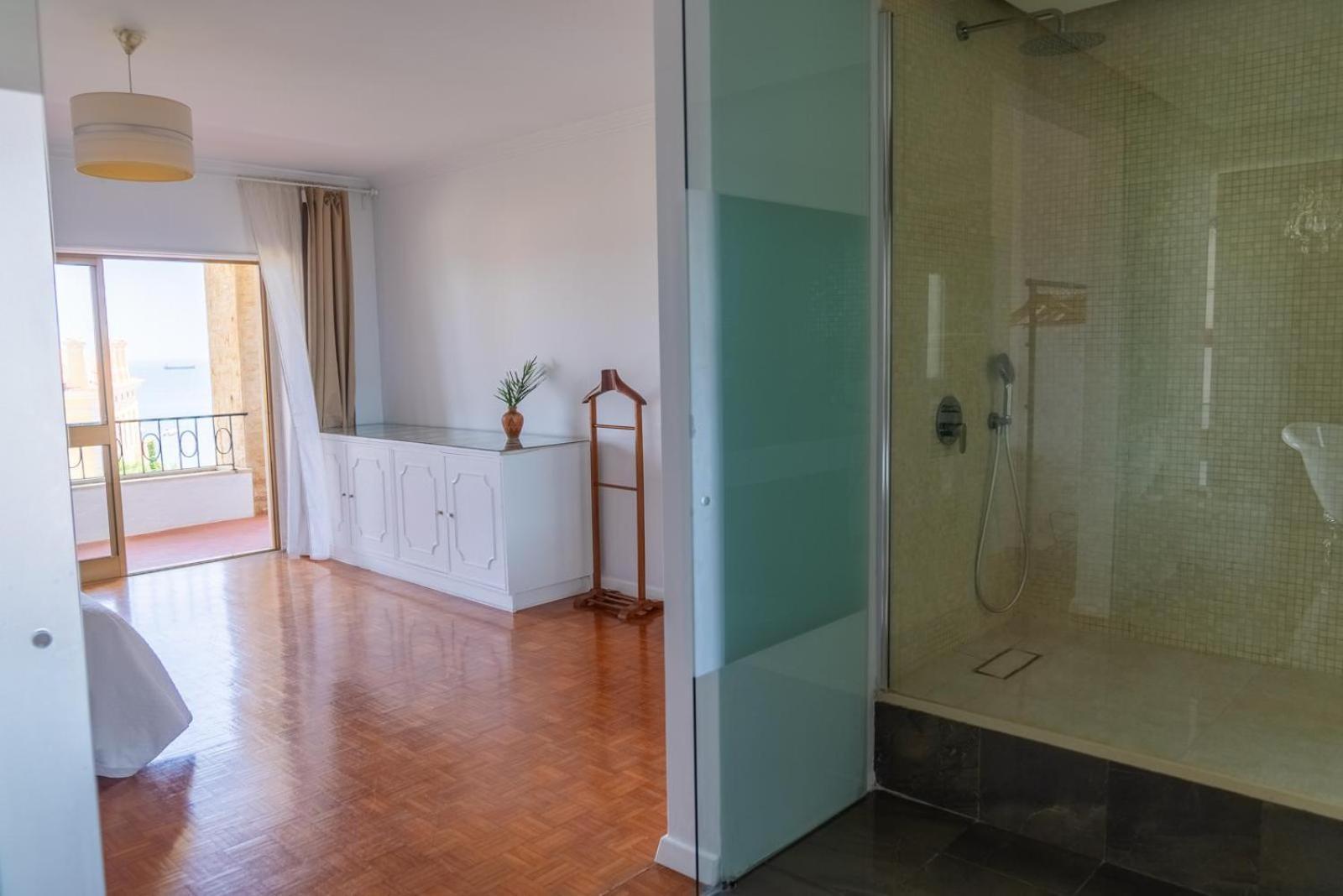 Spacious Seaside House Cascais