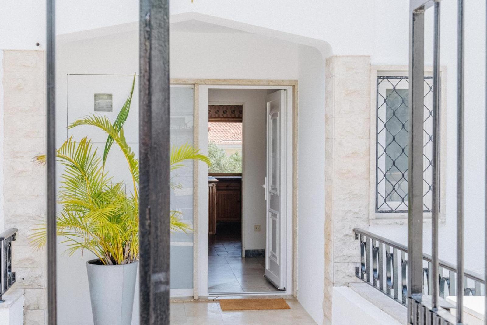 Spacious Seaside House Cascais